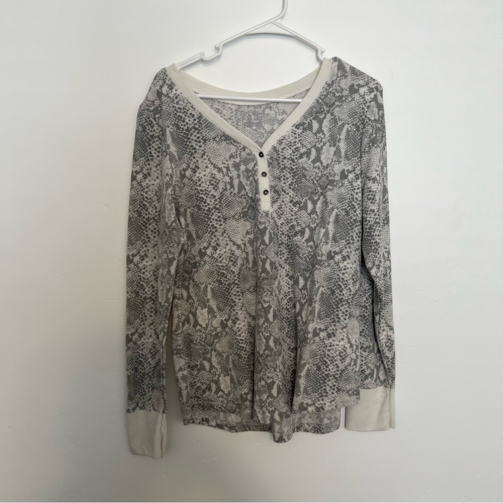 Time & Tru snake skin print long sleeve